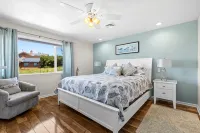 Stunning Oceanfront Property!  Newly Remodeled home with Incredible VIEWS - 3 ดาว