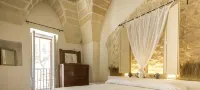 Explore the Historic City on Foot from an Old Town House - บังกะโล