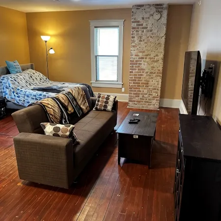 Apt 2B Lake Bomoseen Inn “The Dog” with boat slip Отели в г. Каслтон