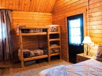 2 Lakeside : Charming 2-bedroom cabin with AC, WiFi in welcoming Solgohachia Hotels in Conway County