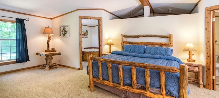 Hocking Hills Getaway w/ Hot Tub, Sauna & 20 Private Acres. Pet-Friendly! Hotels in Hocking County