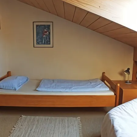 Well-kept attic apartment with mountain views, free WiFi, TV, Chiemgau map, ...