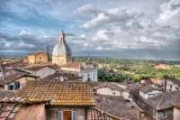 Palazzo Bichi Ruspoli-Historical Res, near Campo Square and close to everything