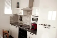 Small house 15 minutes from the beach. - บังกะโล
