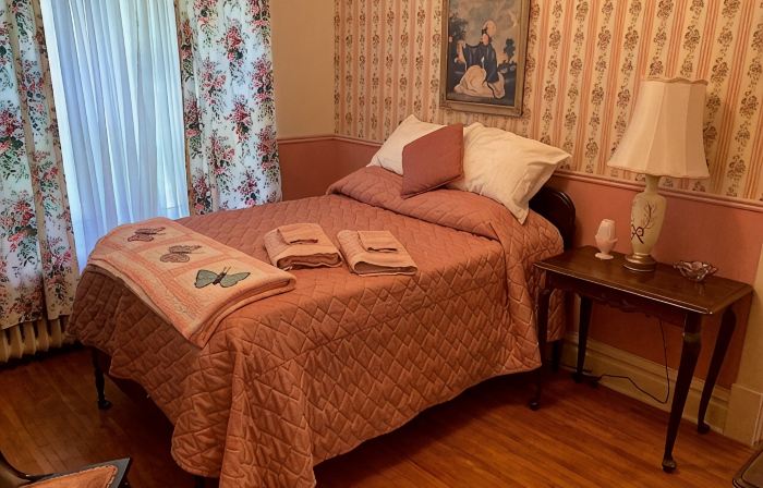 Mt Hope Heritage Home - Step back in time in this unique three bedroom home.