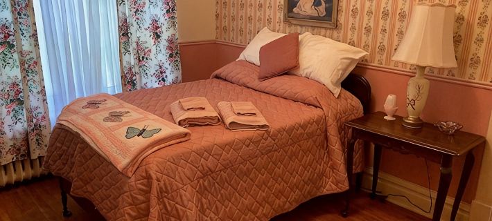 Mt Hope Heritage Home - Step back in time in this unique three bedroom home. Hotels in Plateau