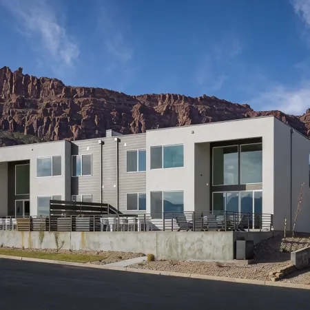 Stunning New 4 bedroom home minutes to Arches
