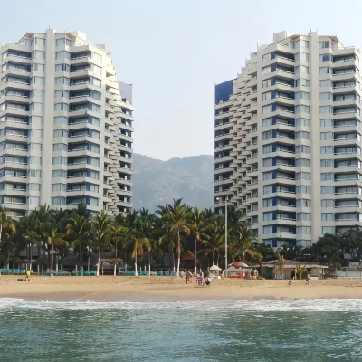 Playa Suites Acapulco Hotels near Playa Magallanes