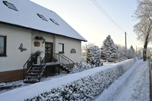 idyllic, sunny apartment at the natural swimming pond and with a fireplace - balcony