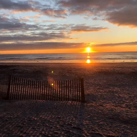 Family Friendly - 1/2 Block To Beach - 4 BR 3 Bath - Driveway Parking!