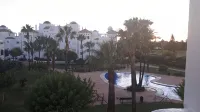 Apartment with AC in Costa Ballena on a golf course 10 minutes from the beach - piscina