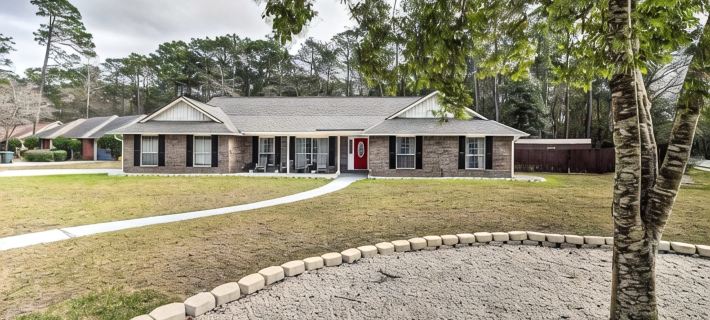 LUXURY GETAWAY, 4 BR, 2.5 BATH, NEAR FT. STEWART Hotels in Hinesville