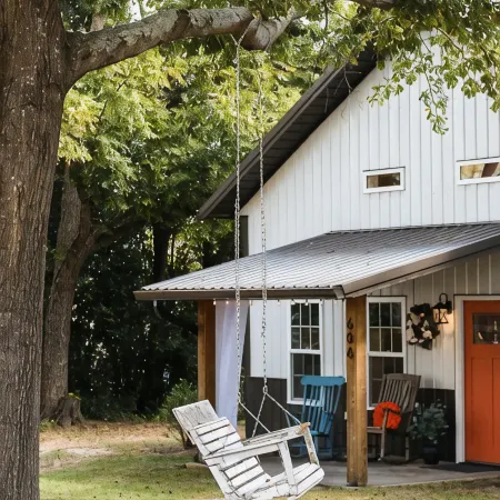 A fun & happy guesthouse with a loft!  Located 15 min. from Erskine College.