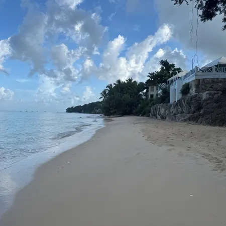 Pool fronted Luxury re furbished Villa with Fairmont beach club access card.