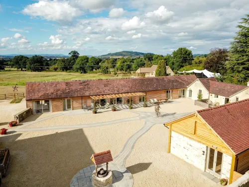 Luxury 3-Bed Cotswolds Barn for Families & Friends