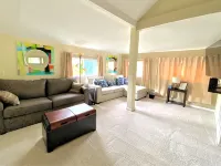 New Listing  & Updates! Fully Remodeled Lake Home at Gorgeous Saratoga Lake! فنادق في مالتا