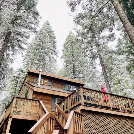 Lilac Cabin Family-Friendly with Highspeed Wi-Fi Close to Downtown Arnold
