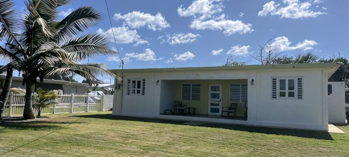 Lovely beach home with amazing grounds and private swimming pool Hotels in Arecibo