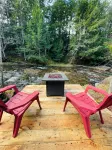 Riverfront Cottage that offer Incredible views, is pet friendly and private - Wifi