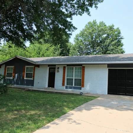 Claremore Whole House - Just Fully Remodeled - Dogs Allowed - No Checkout Chores