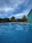 Newly renovated home with Kayaks + Pool - Wi-Fi
