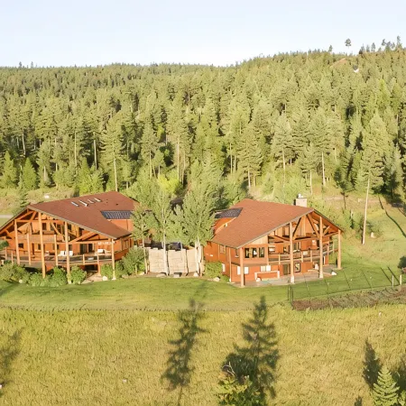 Private Luxury on 8acers with Amazing views and Spacious Accommodations