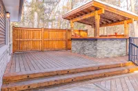 Sandalwood Cottage | Hot Tub | Walk to Beach | Firepit | Grand Bend & the Pinery - Wi-Fi