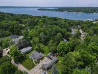 “Private 3-Bed Cabin Near Geneva Lake – Walk to Dining & Beach”