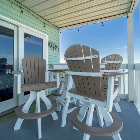 Family Friendly Bayside Condo With Pool And Fishing Pier