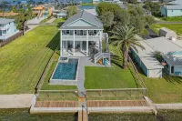Charming 3-bedroom house in Rockport with WiFi, AC, O/DR Elevator, & Boat Lift! - 4-Star