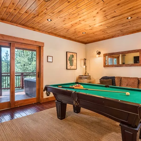 Luxury Tahoe/Donner Home w/Mountain Views, Sauna & Hot Tub! - 6 Bed / 4.5 Bath