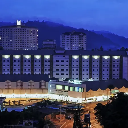 Nova Highlands Resort & Residence (C) Отели рядом с достопримечательностью «Овощной рынок»
