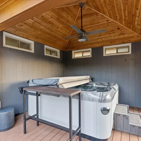 4Br Lakefront Getaway,Hot Tub,Dock