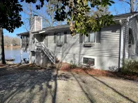 Amazing LAKEFRONT Main Lake 5BR/3.5BA House. Quiet Cove, Close to Everything.