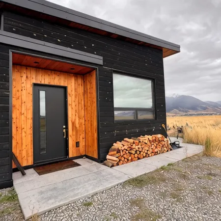 Modern 3 bedroom home on 20 private acres in Paradise Valley