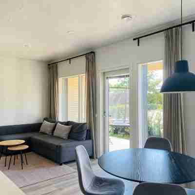 Modern 3BR House with Sauna & Parking Rooms