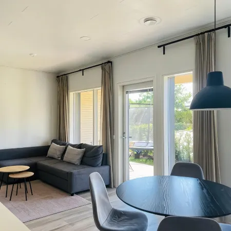 Modern 3BR House with Sauna & Parking