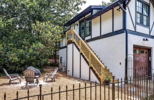 The Rose Garden Retreat - NC State /Cameron Village/PNC Park - Condos
