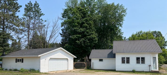 Downtown Townsend-Easy Access to all Amenities/Trails. Truck & Trailer Parking Hotels in Oconto County