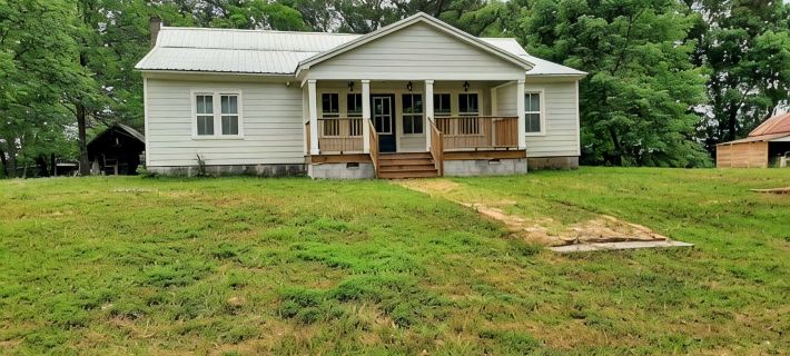 Historic 1851 Farmhouse Retreat Hotels in Oktibbeha County