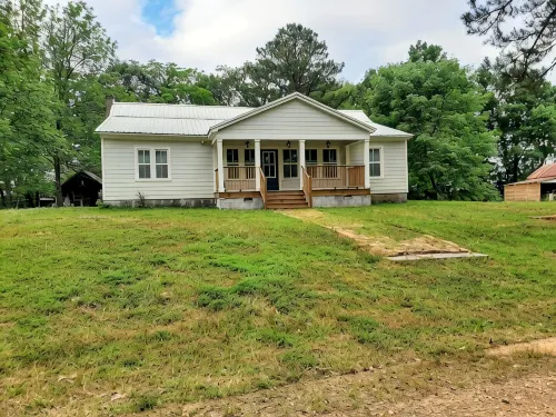 Historic 1851 Farmhouse Retreat