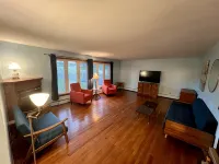 1959 Mid-Century Retro Home on 5 acres - Homestays