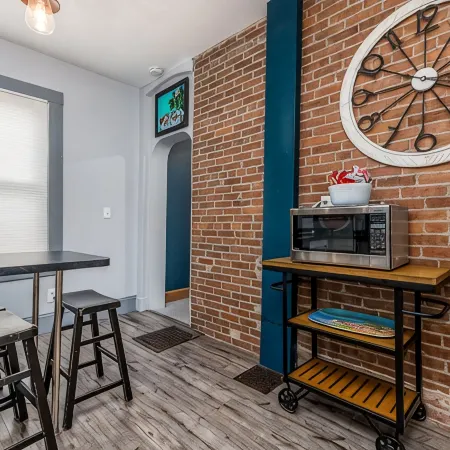 The Dubuque House - Historic Downtown Location