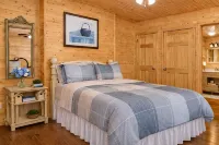 Cabin-Style Retreat/Firepit/Near Trail - 3-Star