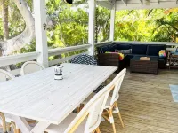 Island Getaway•Beach House•Dock•Pet Friendly•Little Gasparilla Island, WiFi Hotels in Placida