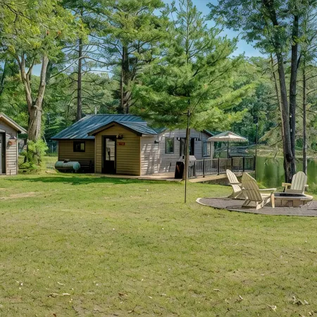 Lake Front Cabin, Media/Game Room, Kayaks, Multi-Level Deck--Newly Remodeled