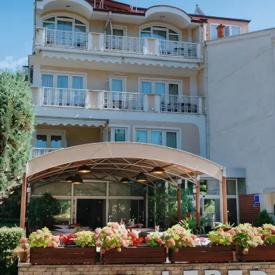 Hotel Lebed โรงแรมใกล้หาด Cuba Libre Beach