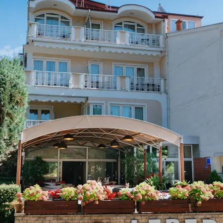 Hotel Lebed Отели в г. Охрид