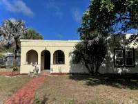 Cozy cottage minutes from beaches, historic downtown, and vibrant arts district! - 2-نجوم