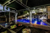 Geoje Island Gajodo Full House Pension (Large Outdoor Swimming Pool) - Private Pools